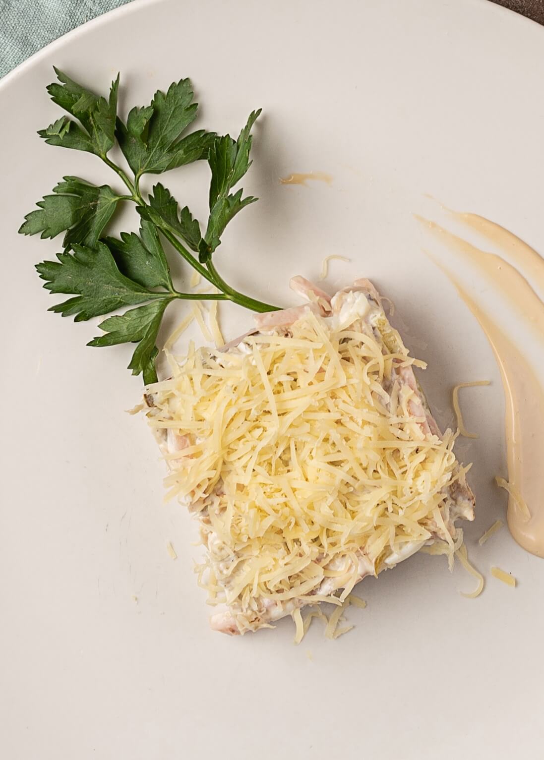 Салат «Сытный» с говядиной и курой