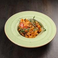 Со свининой и сливочным чили соусом