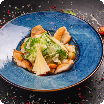 Салат Цезарь с куриной грудкой