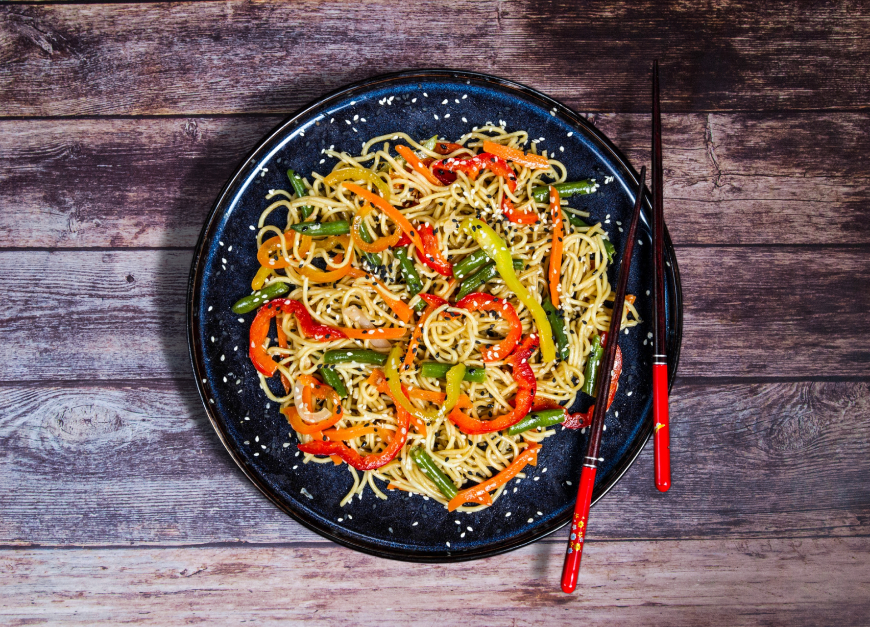 Яичная лапша с овощами