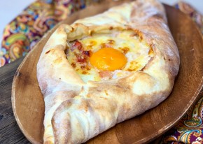 Хачапури по-аджарски с курицей