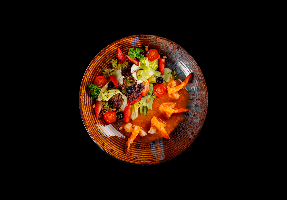 Салат с креветками в соусе Том Ям