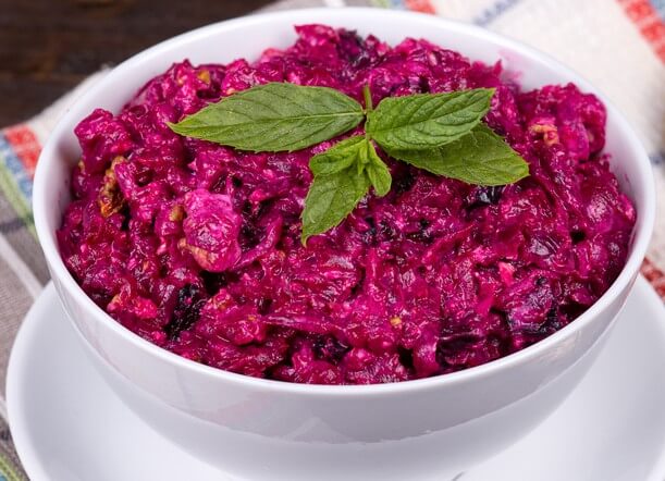 Свекла с черносливом и яблоком