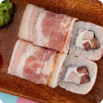 Ролл с беконом