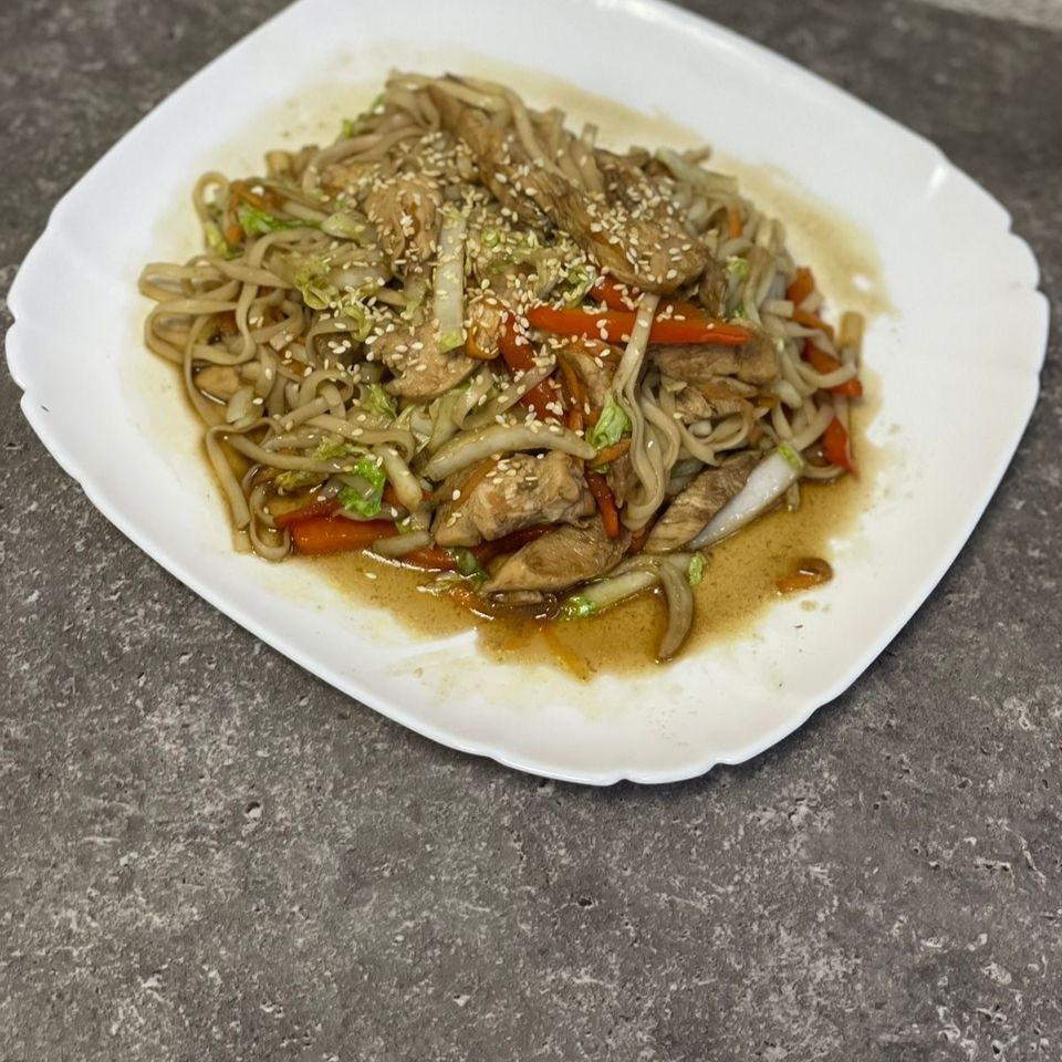 Удон с курицей терияки