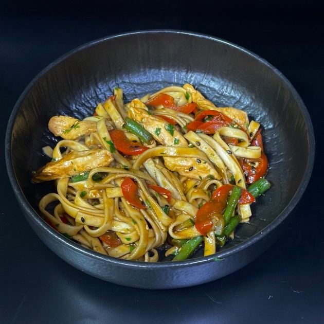Wok - лапша с курицей