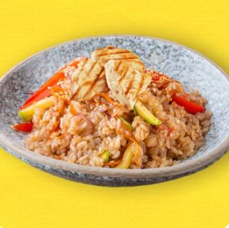 Тяхан с курицей терияки и овощами