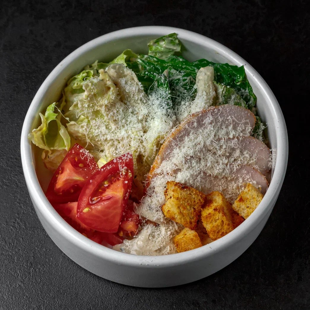 Боул «Цезарь с курицей» 