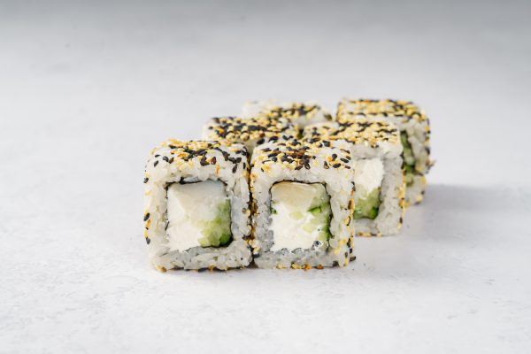 Кунжутный ролл с масляной рыбой