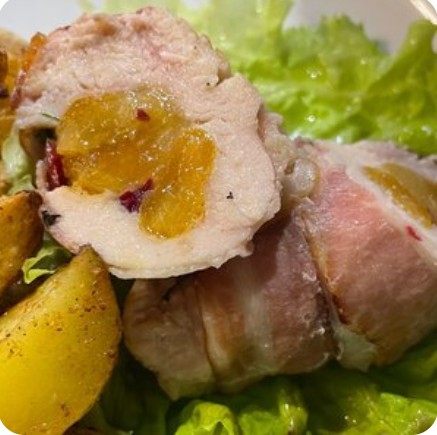 Куриная грудка с курагой и клюквой