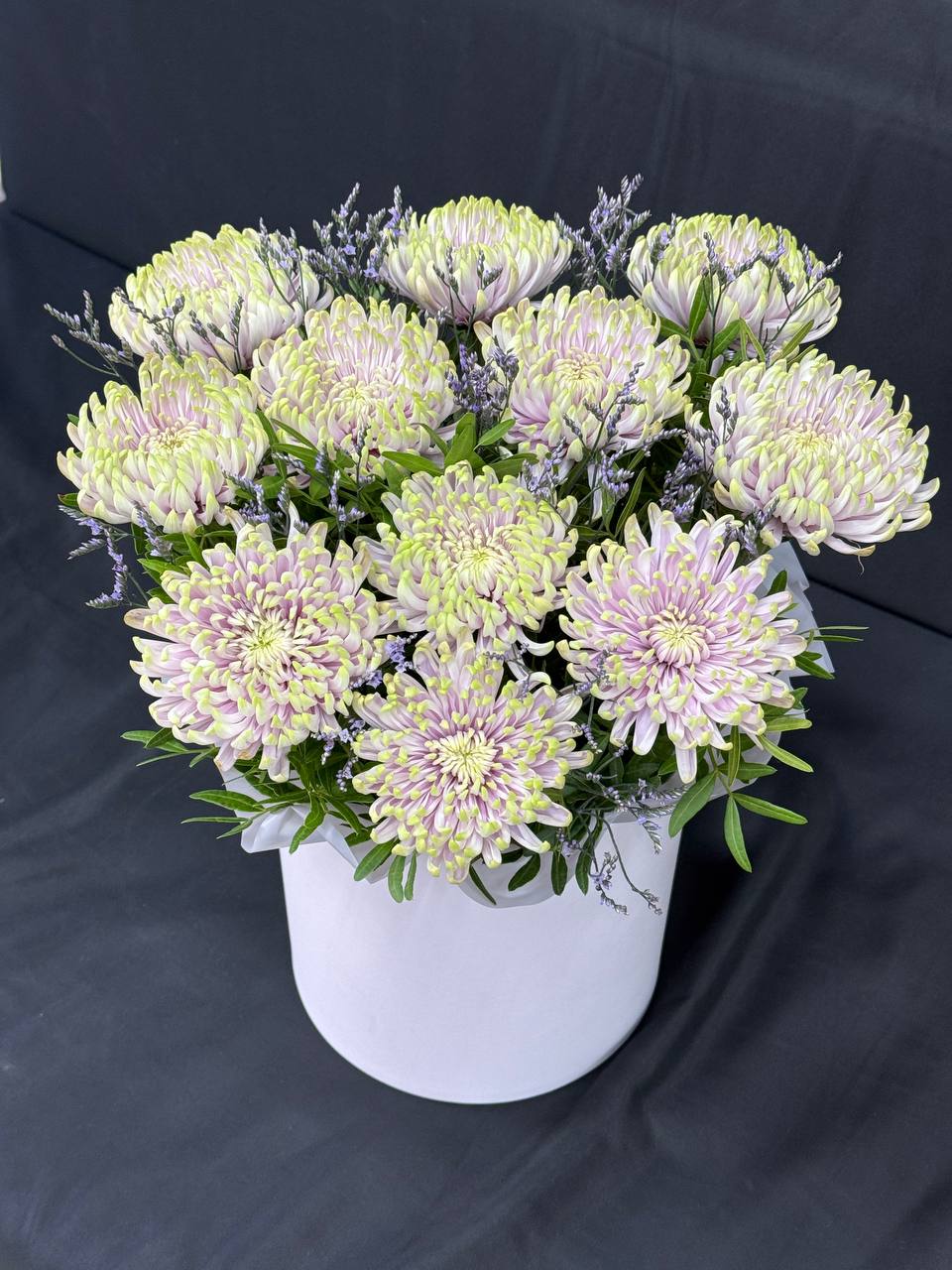 Коробка с хризантемами