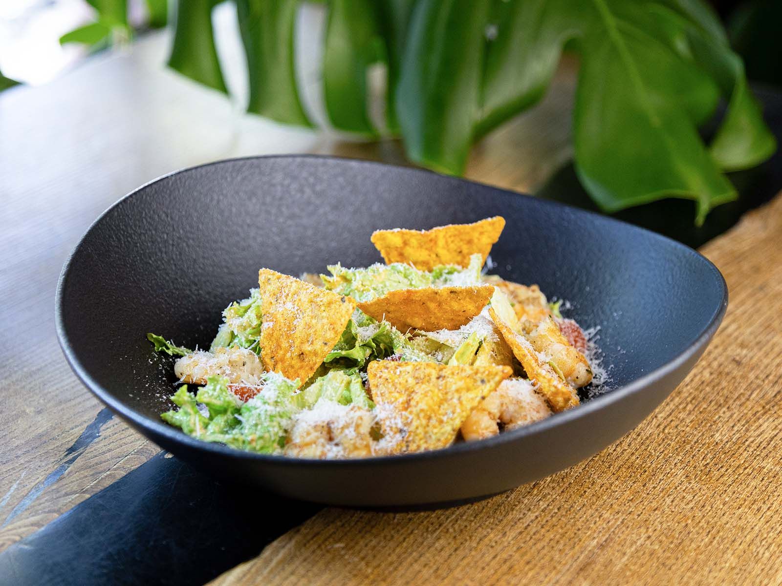 Латина цезарь с креветками