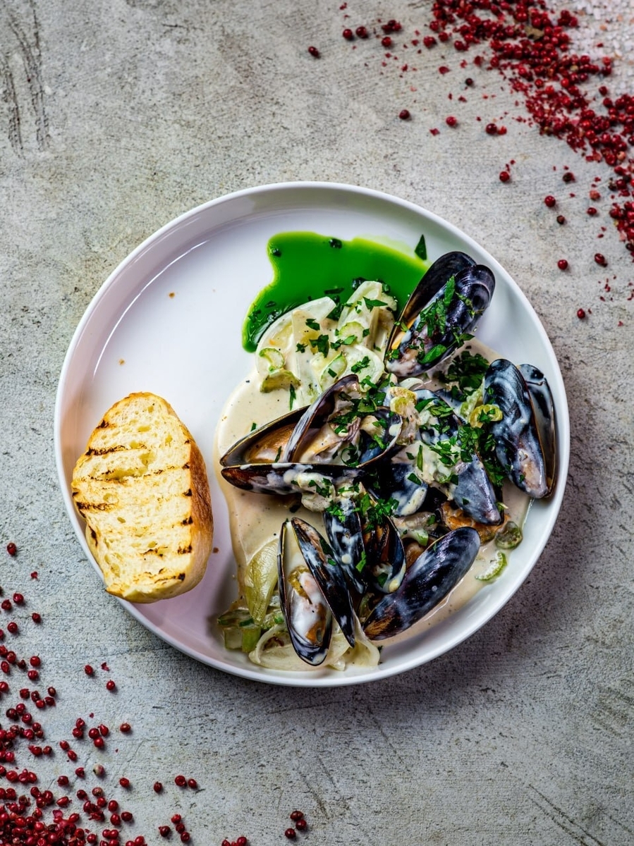 *Мидии в соусе дор-блю