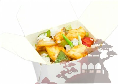 Вок лосось с рисом и овощами по-пекински