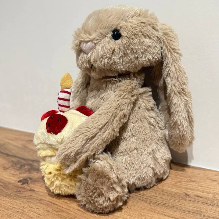 Игрушка "Зайчик с тортиком"