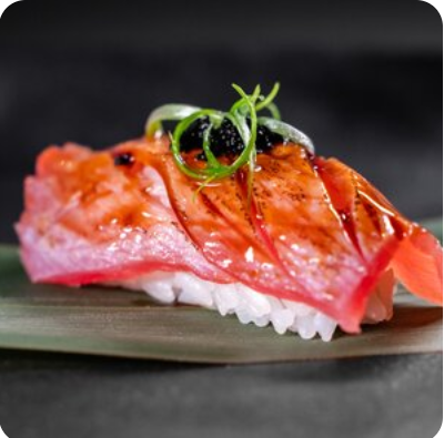 Суши опалённый тунец