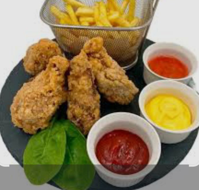 Крылья в панировке с фри