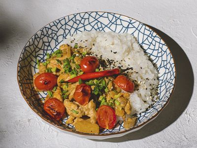 Рис с курицей карри и ананасами