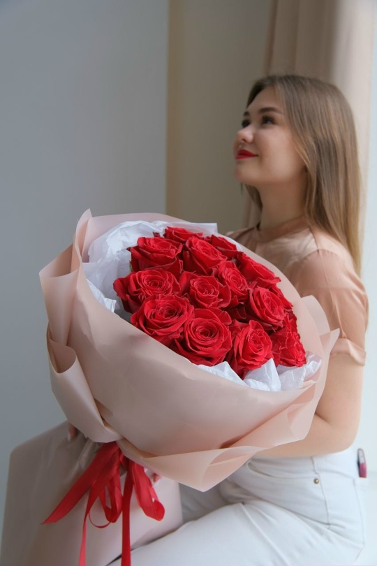 Красные розы шикарный букет