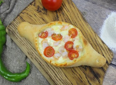 Хачапури по-аджарски с креветками