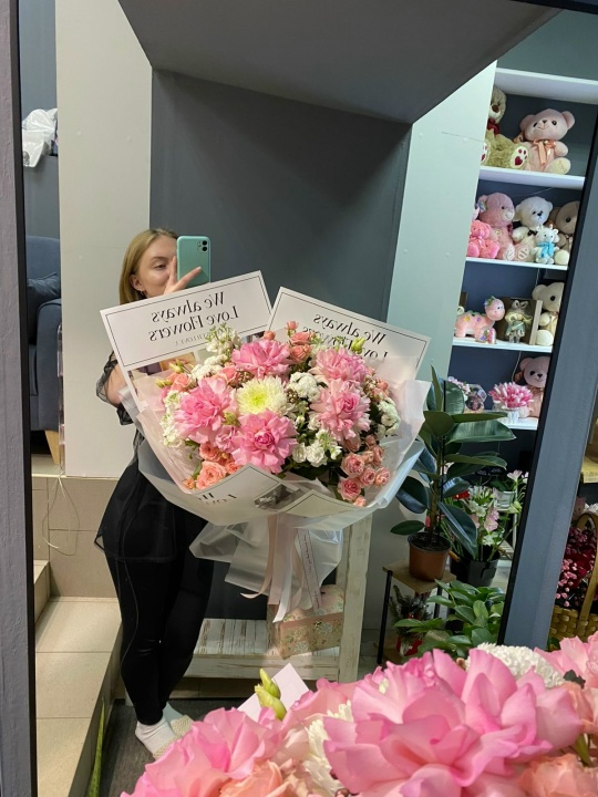 Большой пышный ароматный букет