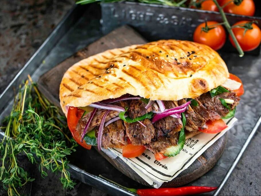 Шашлык говяжья печень и курдюком в пите