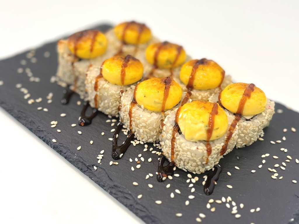 Ролл запеченный с лососем Grill