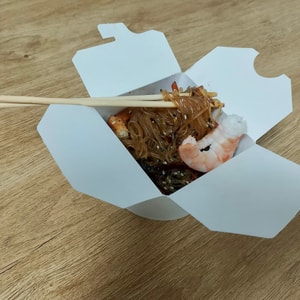Фунчоза с креветками и овощами