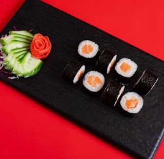 Ролл Сяке маки