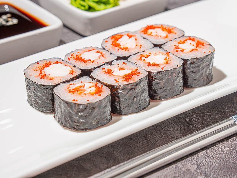 Маки с креветкой и тобико