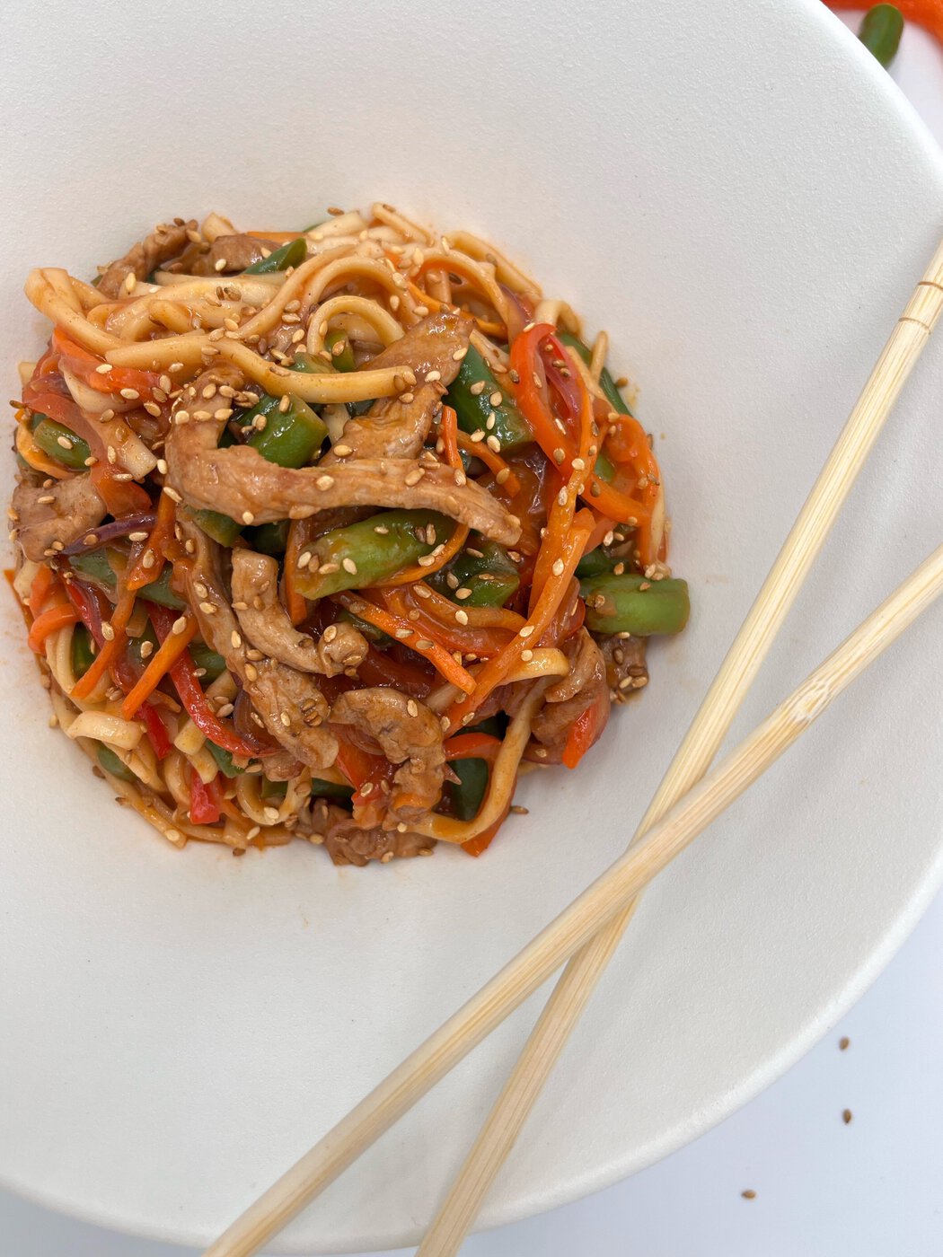 WOK Пшеничный со свининой в соусе кимчи
