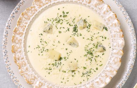 Сырный крем-суп с пармезаном и дор блю