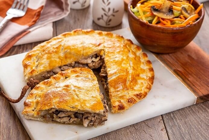Пирог с курицей и грибами