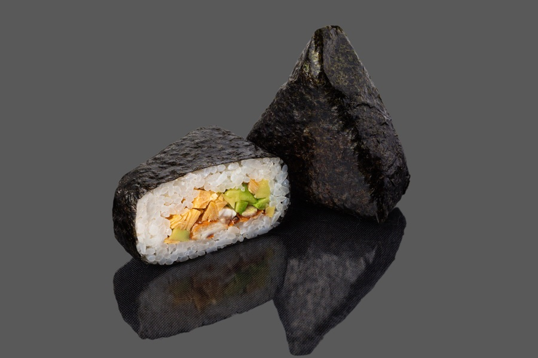 Суши-онигири с угрем