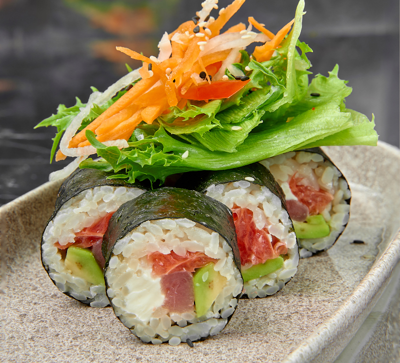 Кимбап с тунцом, авокадо и грейпфрутом Сыр творожный