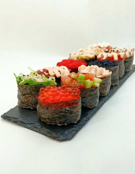 Гункан с икрой (имитация)