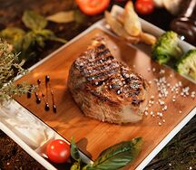 Свиная шея с картофелем и соусом айоли