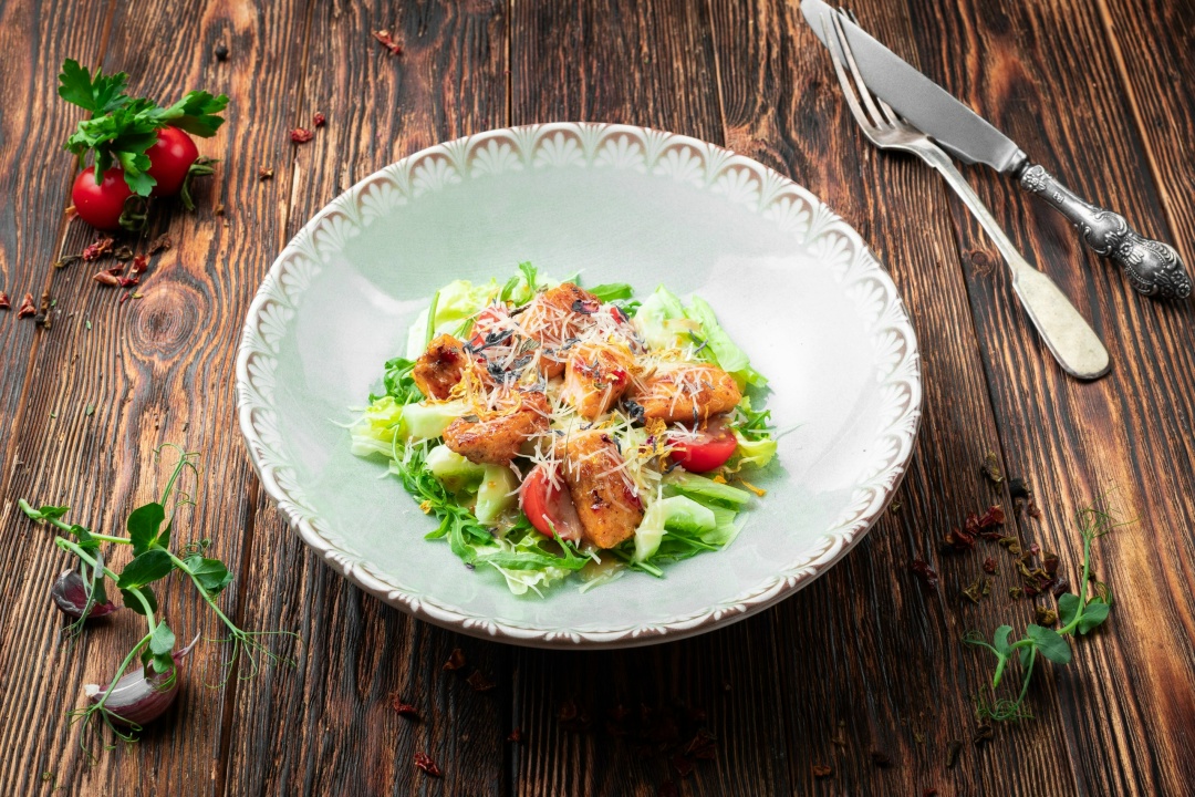 Салат с лососем