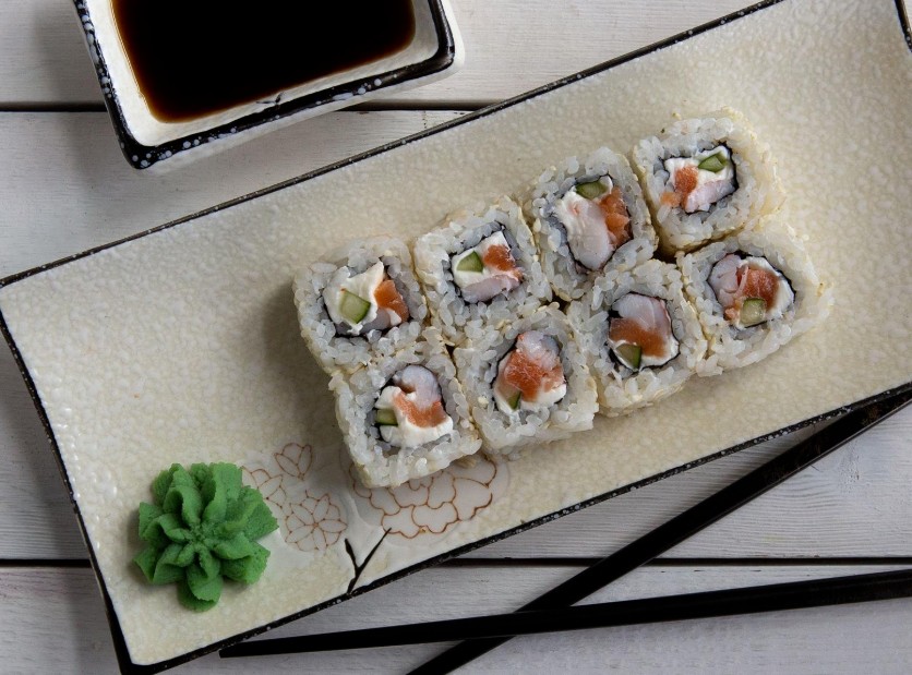 Холодный ролл Сливочный с креветкой и лососем