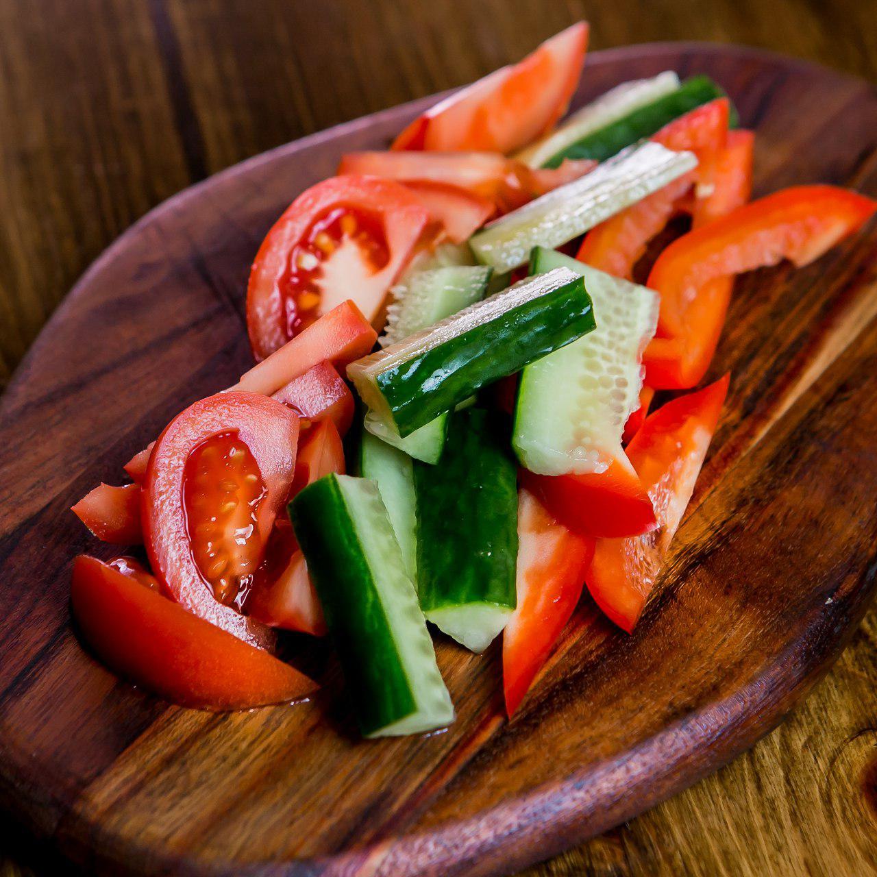 Нарезка свежих овощей