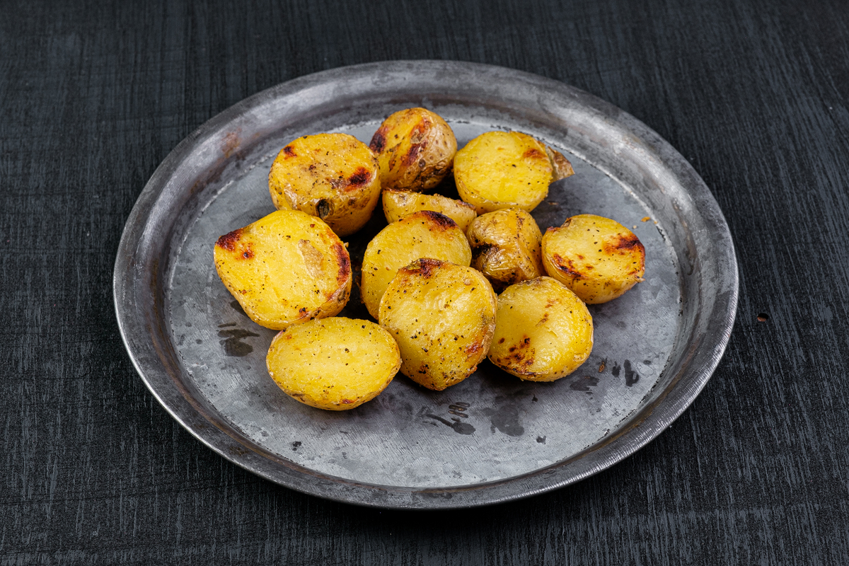 Картофель с чесноком и розмарином