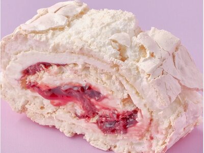 Рулет вишневый меренговый