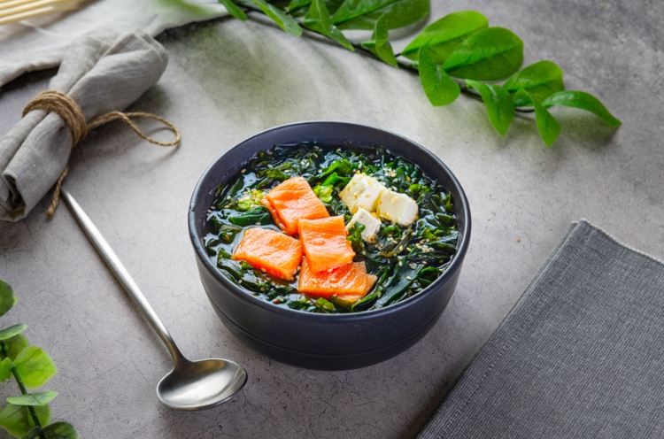 Мисо суп с лососем