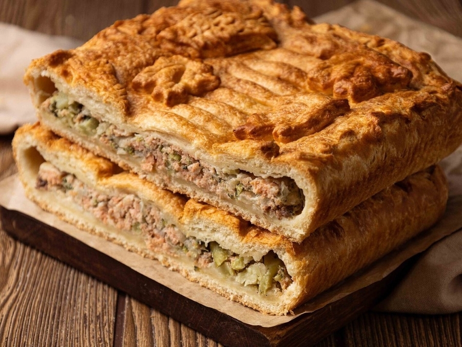 Пирог из слоеного теста с горбушей и брокколи 1кг