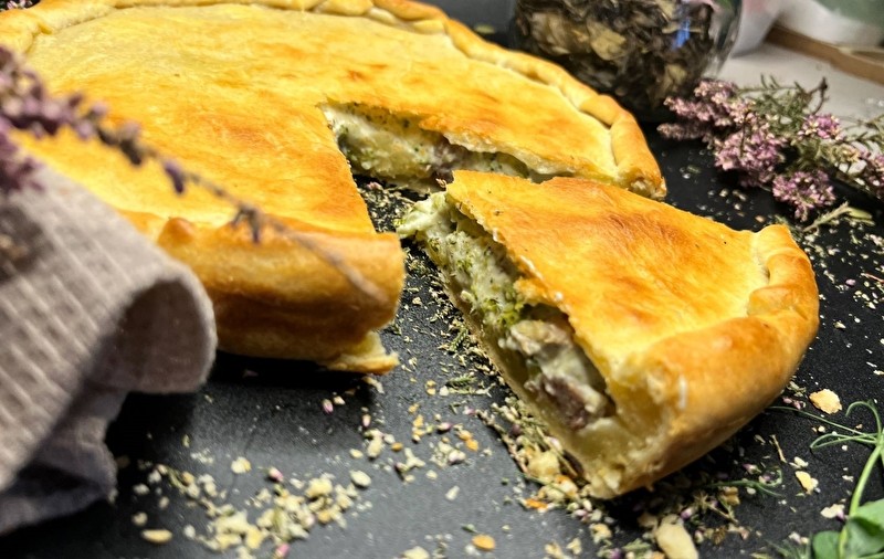 Пирог из индейки и брокколи