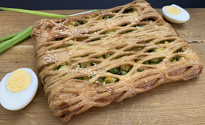 С зелёным луком и яйцом 1000г
