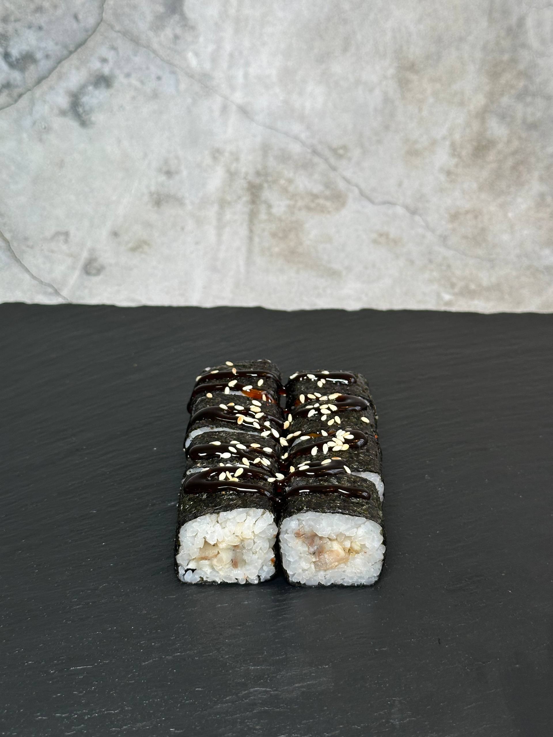 Ролл с угрем