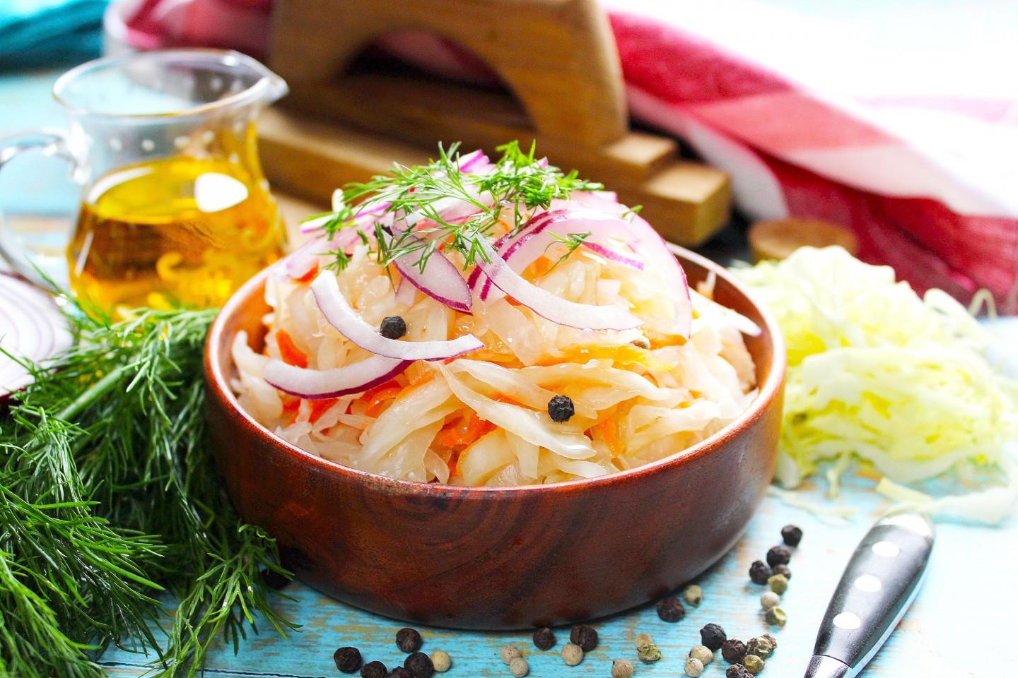 КАПУСТА КВАШЕНАЯ С ЛУЧКОМ