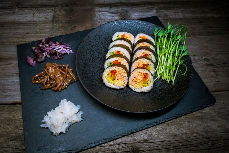 Кимбап с крабом кимчи и марин.овощами