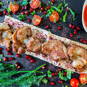 Шашлык из cвинoй шейки на мангале